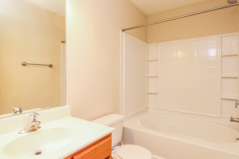 1,595/Mo, 8248 Carob Tree Ln Charlotte, NC 28215 Main Bathroom View