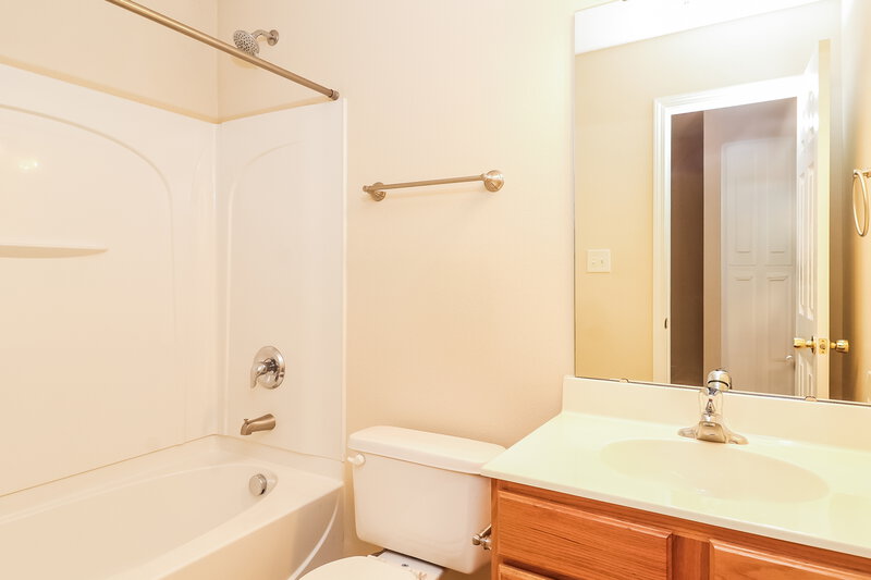 1,595/Mo, 8248 Carob Tree Ln Charlotte, NC 28215 Bathroom View