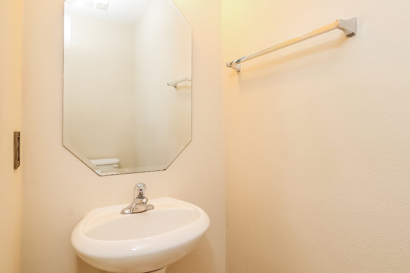 1,595/Mo, 8248 Carob Tree Ln Charlotte, NC 28215 Bathroom View 2