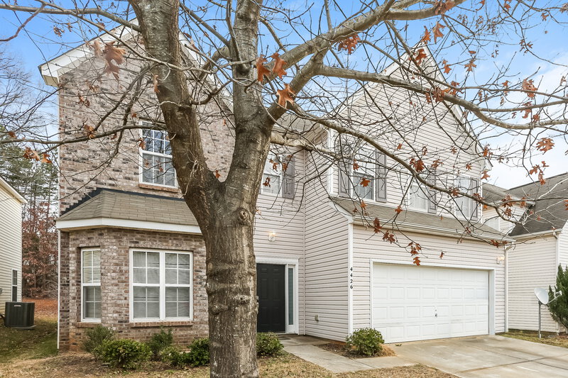 2,250/Mo, 4426 Oakburn Dr Charlotte, NC 28269 Front View 2