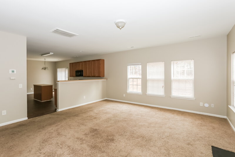 2,250/Mo, 4426 Oakburn Dr Charlotte, NC 28269 Living Room View