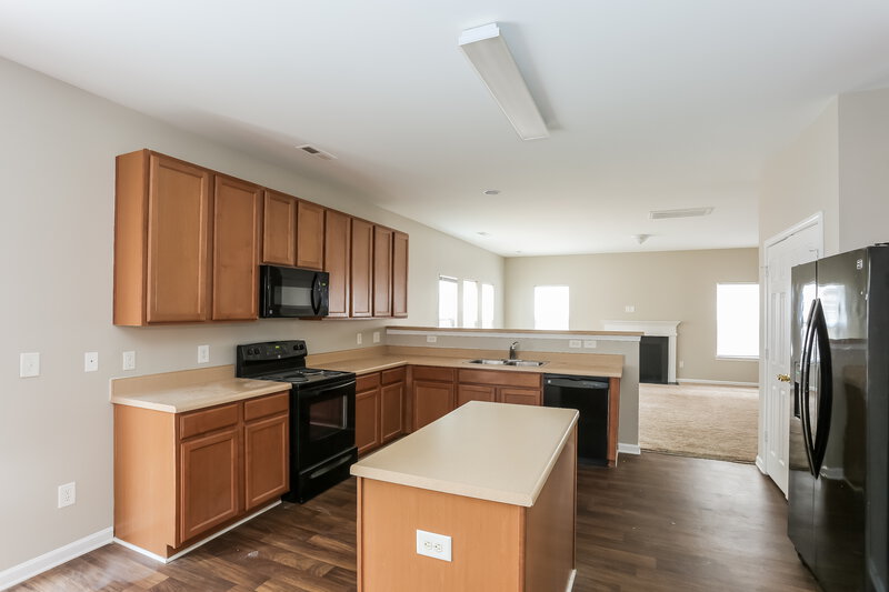 2,250/Mo, 4426 Oakburn Dr Charlotte, NC 28269 Kitchen View