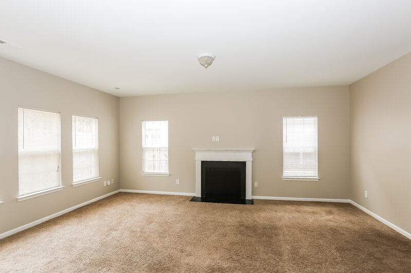 2,250/Mo, 4426 Oakburn Dr Charlotte, NC 28269 Family Room View