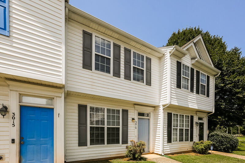 1,525/Mo, 3019 Nevin Place Dr Charlotte, NC 28269 Front View 2