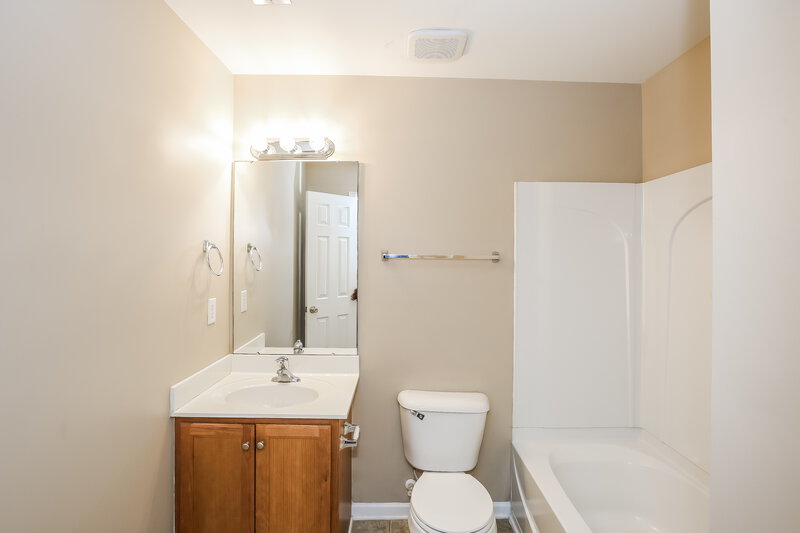 1,825/Mo, 7802 Mcgarry Trl Charlotte, NC 28214 Main Bathroom View