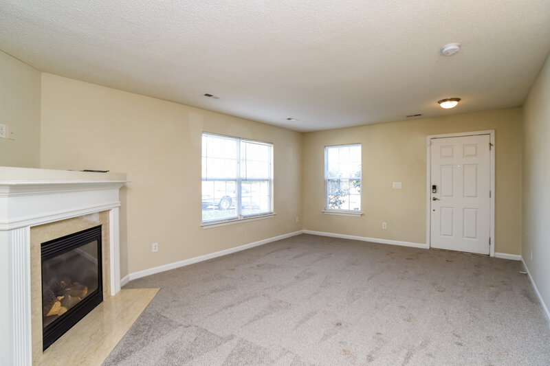 2,060/Mo, 5231 Fern Hill Dr Charlotte, NC 28217 Living Room View 2