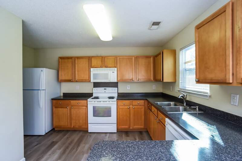 2,060/Mo, 5231 Fern Hill Dr Charlotte, NC 28217 Kitchen View