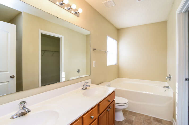 2,060/Mo, 5231 Fern Hill Dr Charlotte, NC 28217 Main Bathroom View