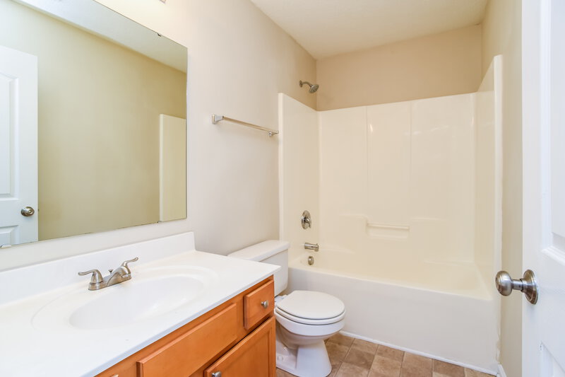 2,060/Mo, 5231 Fern Hill Dr Charlotte, NC 28217 Bathroom View