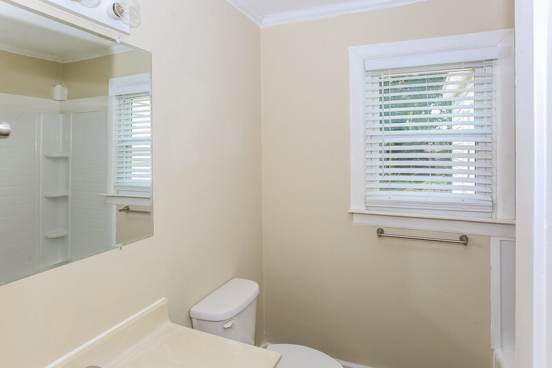 1,440/Mo, 312 E 19Th St Kannapolis, NC 28083 Bathroom View