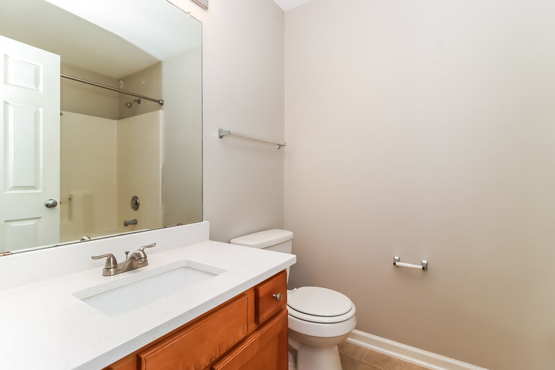 2,025/Mo, 3064 Summerfield Ridge Ln Charlotte, NC 28105 Bathroom View