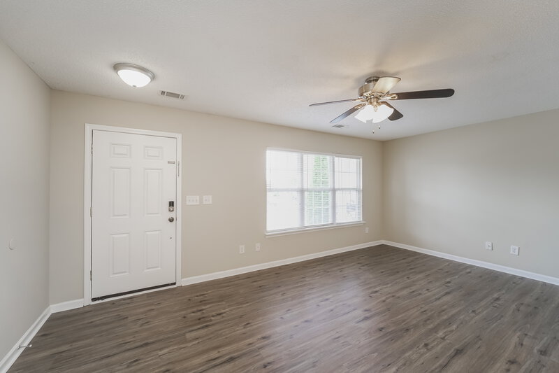 1,630/Mo, 16927 Greenlawn Hills Ct Charlotte, NC 28213 Living Room View