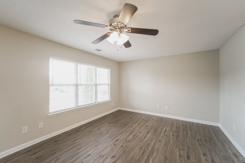 1,630/Mo, 16927 Greenlawn Hills Ct Charlotte, NC 28213 Living Room View 2