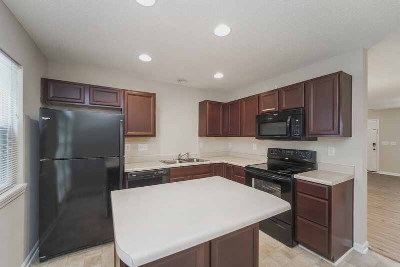 1,630/Mo, 16927 Greenlawn Hills Ct Charlotte, NC 28213 Kitchen View 2