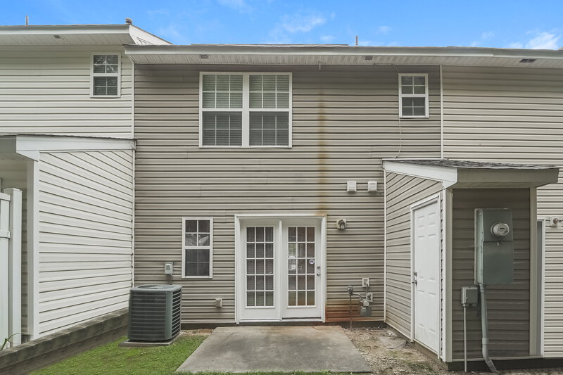 1,630/Mo, 16927 Greenlawn Hills Ct Charlotte, NC 28213 Rear View