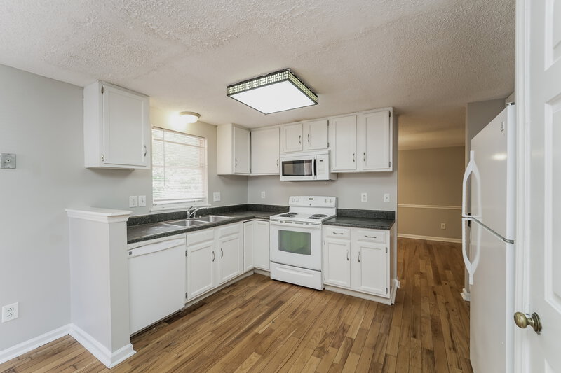 2,045/Mo, 5708 Running Wood Lane Charlotte, NC 28215 Kitchen View