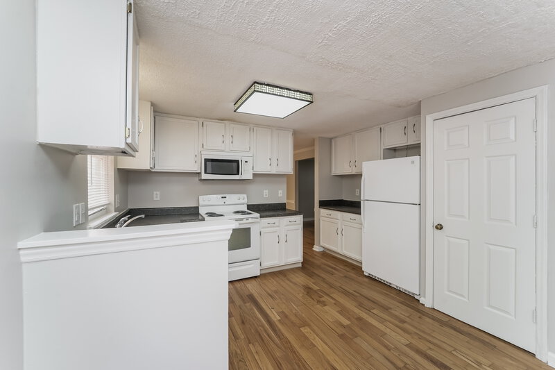 2,045/Mo, 5708 Running Wood Lane Charlotte, NC 28215 Kitchen View 2