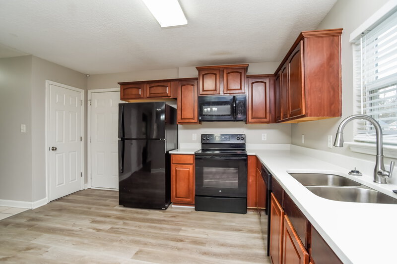 1,990/Mo, 1026 Allegiance Dr Charlotte, NC 28217 Kitchen View 2