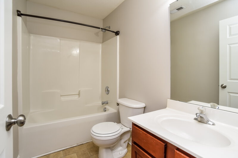 1,990/Mo, 1026 Allegiance Dr Charlotte, NC 28217 Bathroom View