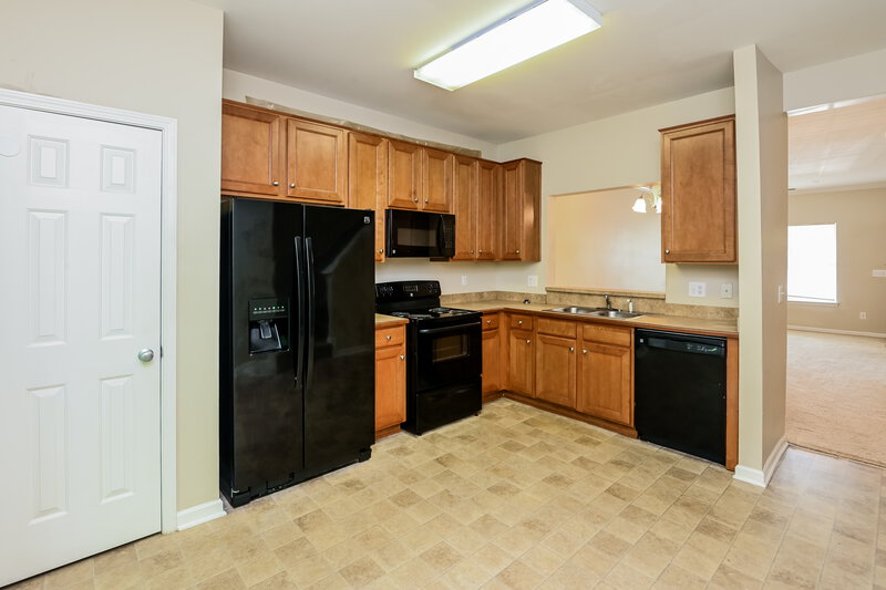 1,480/Mo, 3032 Summerfield Ridge Ln Matthews, NC 28105 Kitchen View 2