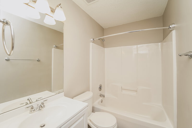 1,870/Mo, 11718 Long Forest Dr Charlotte, NC 28269 Bathroom View