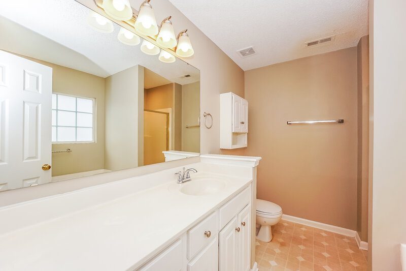 2,450/Mo, 532 Red Oak Ct Tega Cay, SC 29708 Main Bathroom View