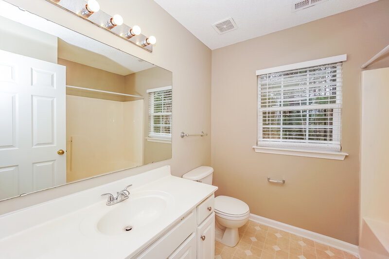 2,450/Mo, 532 Red Oak Ct Tega Cay, SC 29708 Bathroom View