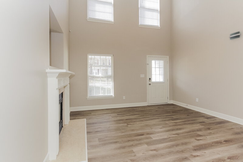 1,720/Mo, 3129 Glen Robin Ct Charlotte, NC 28205 Living Room View 2