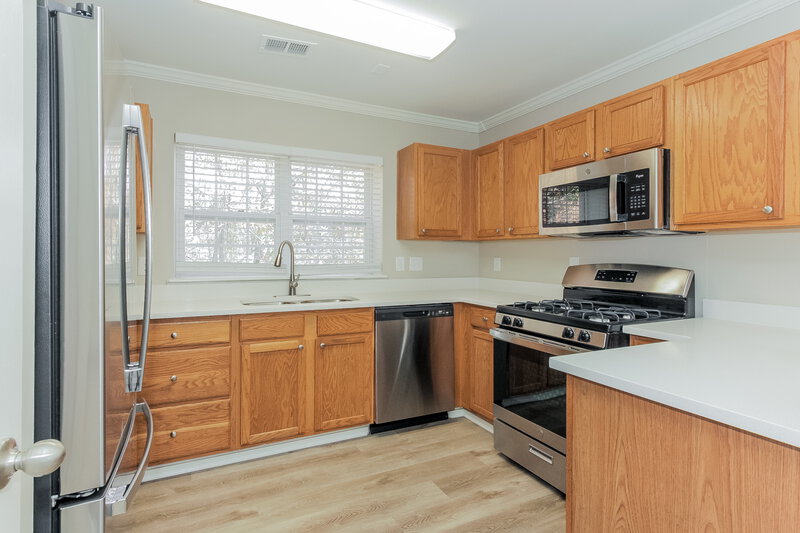 1,720/Mo, 3129 Glen Robin Ct Charlotte, NC 28205 Kitchen View 2