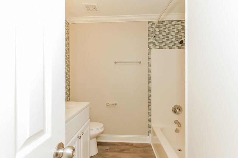 1,720/Mo, 3129 Glen Robin Ct Charlotte, NC 28205 Main Bathroom View