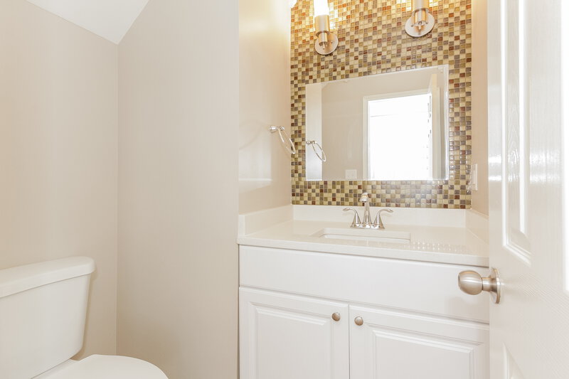 1,720/Mo, 3129 Glen Robin Ct Charlotte, NC 28205 Bathroom View 2