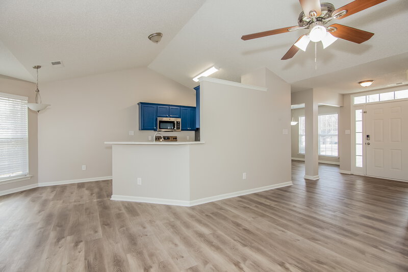 1,880/Mo, 105 Silverleaf Rd Mount Holly, NC 28120 Living Room View 3