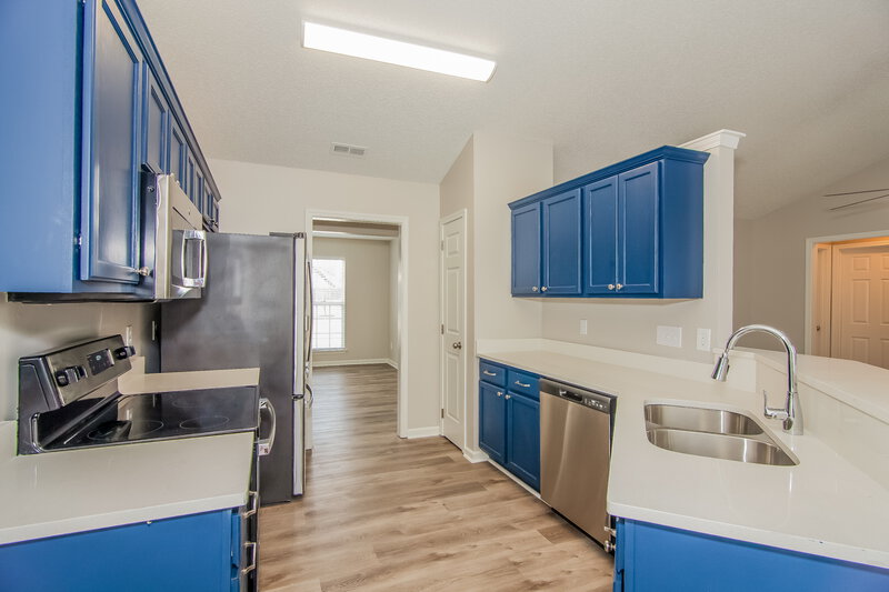 1,880/Mo, 105 Silverleaf Rd Mount Holly, NC 28120 Kitchen View 2