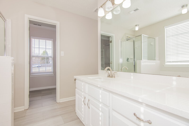 1,880/Mo, 105 Silverleaf Rd Mount Holly, NC 28120 Main Bathroom View