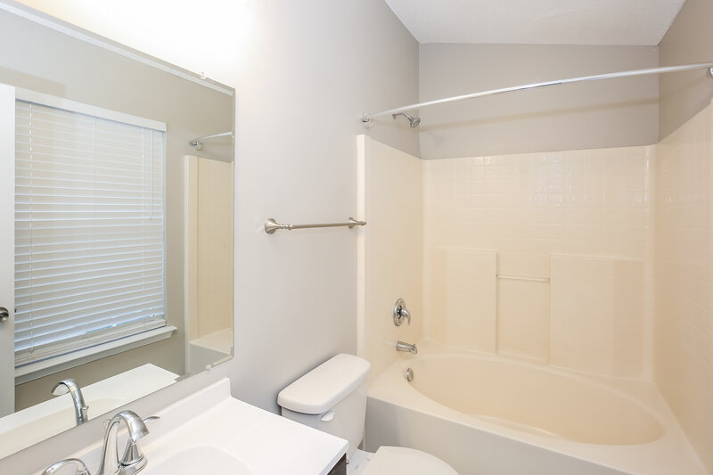 1,990/Mo, 11240 Northwoods Forest Dr Charlotte, NC 28214 Bathroom View