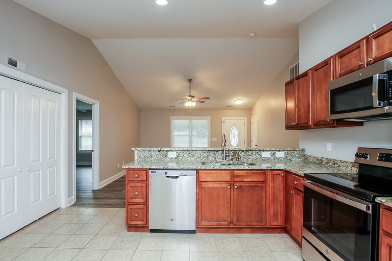 2,570/Mo, 408 Cook St Kannapolis, NC 28083 Kitchen View 2
