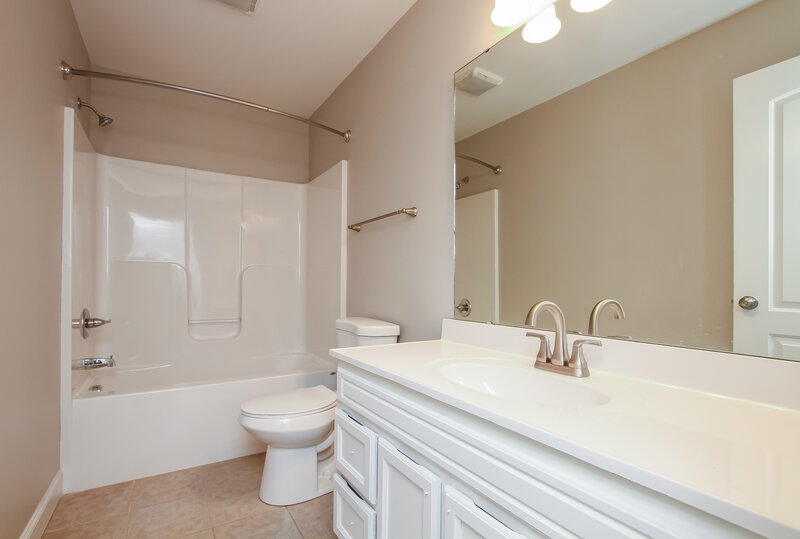 2,570/Mo, 408 Cook St Kannapolis, NC 28083 Main Bathroom View