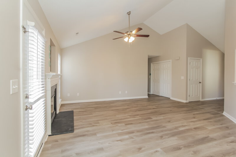 2,090/Mo, 14318 Chenault Drive Huntersville, NC 28078 Living Room View 2