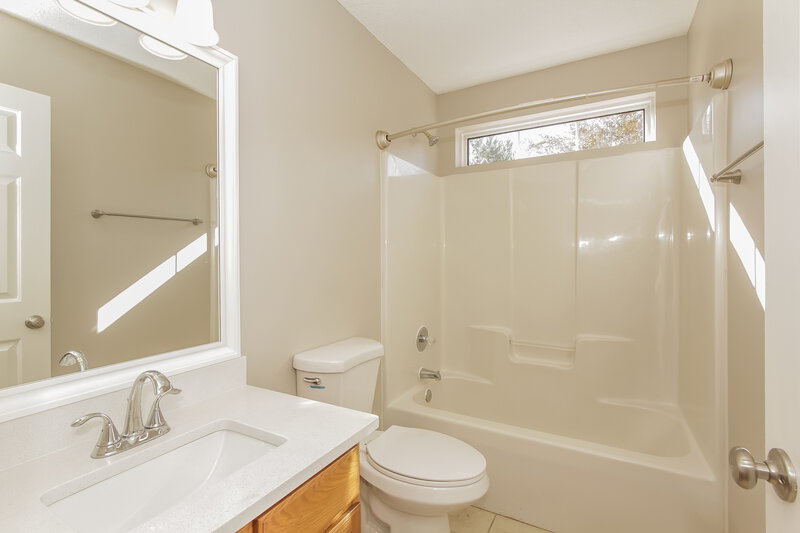 2,090/Mo, 14318 Chenault Drive Huntersville, NC 28078 Main Bathroom View