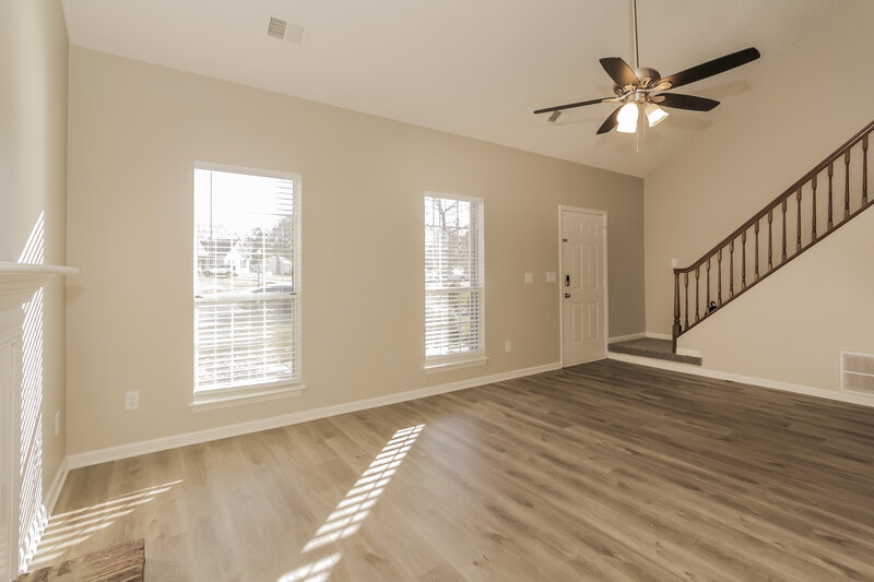 1,800/Mo, 5013 Farmview Dr Monroe, NC 28110 Living Room View 2