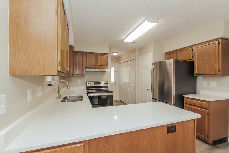 1,800/Mo, 5013 Farmview Dr Monroe, NC 28110 Kitchen View 2