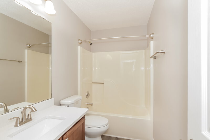 1,800/Mo, 5013 Farmview Dr Monroe, NC 28110 Main Bathroom View