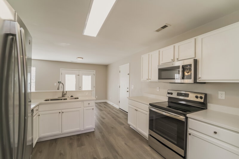 1,955/Mo, 10405 Yellow Rose Ln Charlotte, NC 28269 Kitchen View 2