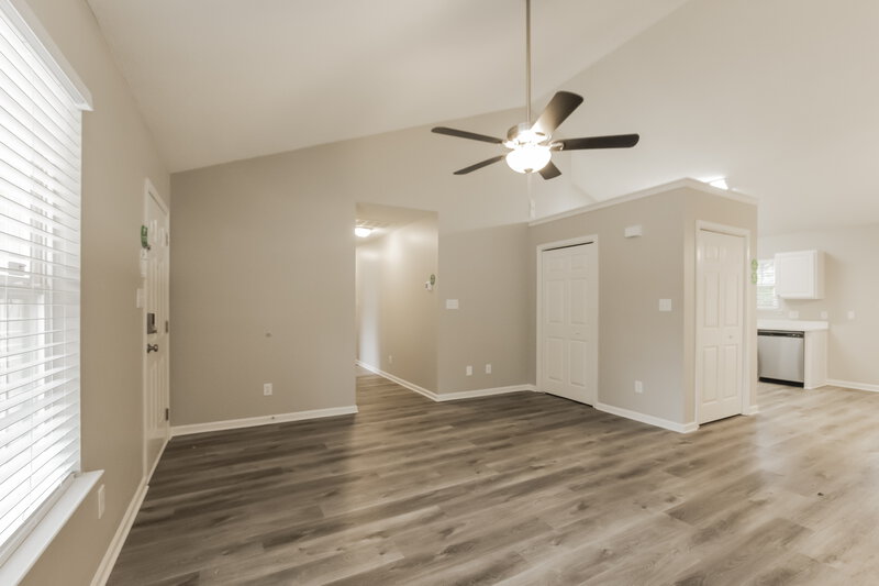 1,905/Mo, 6319 Fresh Wind Ave Charlotte, NC 28212 Living Room View 2