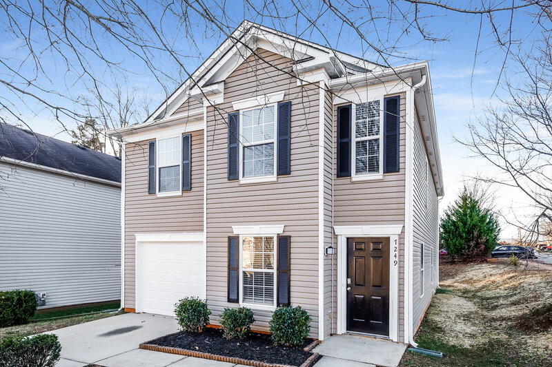 1,740/Mo, 7249 Fox Point Dr Charlotte, NC 28269 Front View