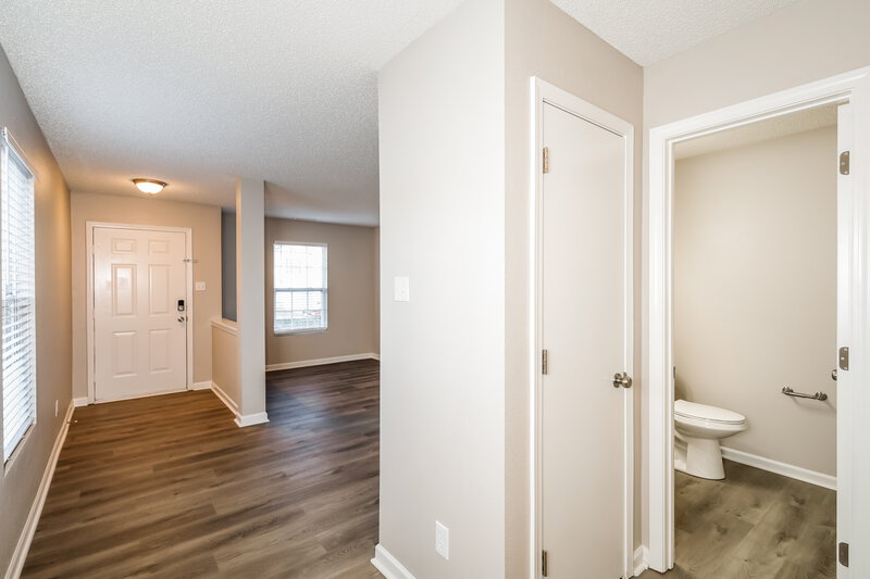 1,740/Mo, 7249 Fox Point Dr Charlotte, NC 28269 Foyer View 2