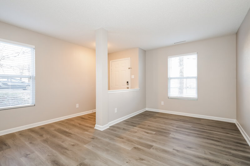 1,740/Mo, 7249 Fox Point Dr Charlotte, NC 28269 Living Room View 2