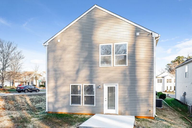 1,740/Mo, 7249 Fox Point Dr Charlotte, NC 28269 Rear View
