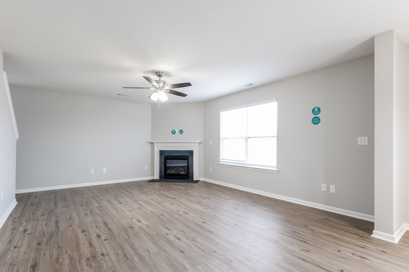 2,260/Mo, 2613 Cider Ridge Rd # 52 Dallas, NC 28034 Living Room View