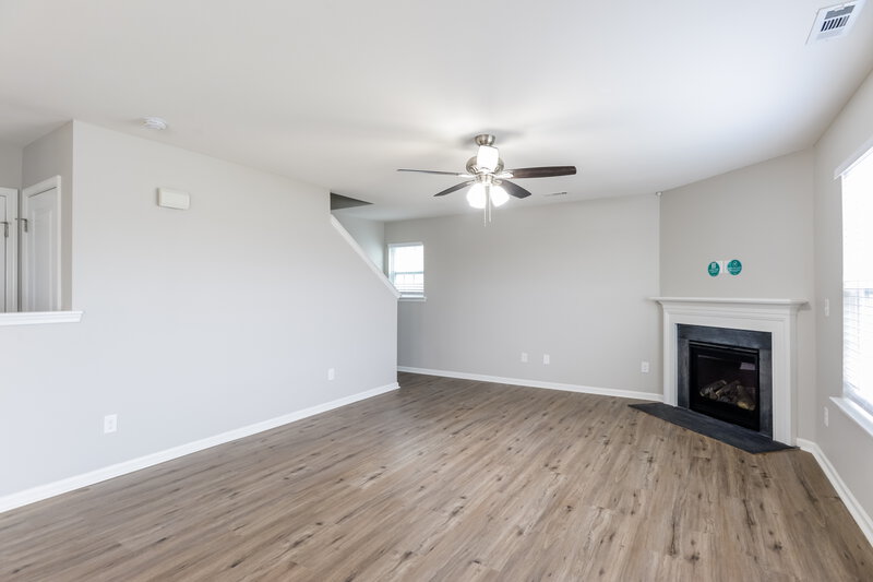 2,260/Mo, 2613 Cider Ridge Rd # 52 Dallas, NC 28034 Living Room View 2